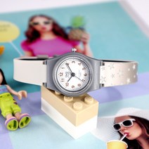 큐앤큐 그레이베이지 스타 스몰 사이즈 여성 시계