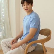 어깨넓어보이는 남자 아이스 머슬핏 반팔 니트
