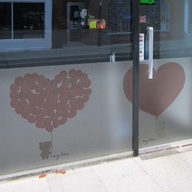 꾸밈데코_무점착_물로만붙이는창문시트지하트풍선을가진곰과토끼글라스시트지(bf739_m)_무점착글라스시트지