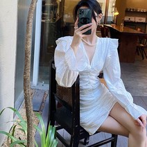 POMTOR 브이넥 플리츠 펀칭 날개 퍼프소매 미니원피스