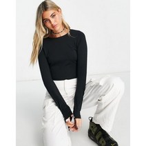 ASOS DESIGN 블랙 컬러의 긴소매 핏 크롭 티셔츠