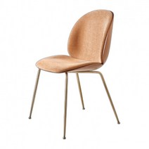 북유럽 구비 Gubi 비틀 덮개 씌운 의자 월넛 Antique 황동 belsuede 132