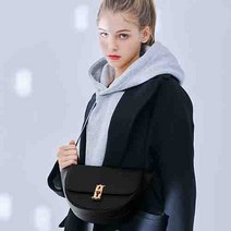 [제이에스티나 백] JOELLE EASY MD 새들백 (블랙) (JHNCHE0BS920BK980)