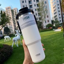 TYESO 차량 스포츠 내장형빨대 스텐 핸들텀블러 750mL, 화이트
