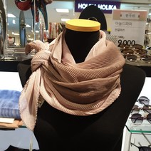 알다 엔씨부산대점 아놀드파마 투톤 주름 스카프~ 간절기에 딱 하기좋은 간편스카프~