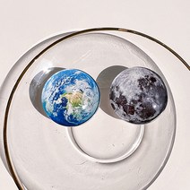 우주 지구 달 납작한 반구 작은 그립톡