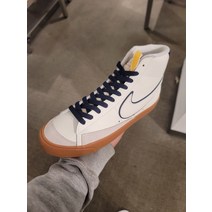 나이키 남성 블레이저 미드 77 프리미엄 바시티 스니커즈 하이탑 DQ7672-100/