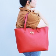 마이클 코어스 트래블 사피아노 토트 스칼렛 색상 핸드백 시그니처