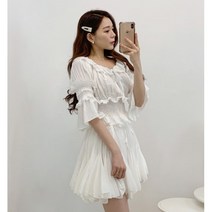 [모노위크] [당일배송/여행코디] 스모크밴딩 오프숄더 프릴 블라우스