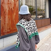 바보사랑 울혼방 레오파드 호피배색 니트케이프.앞머리