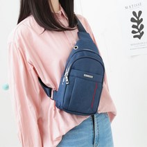 이어폰구멍 주말나들이 텀블러 크로스백 대학생룩 여자 피크닉 캠퍼스 마실 추천