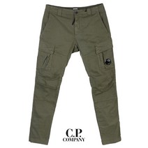 CP COMPANY 남성 카키 ERGONOMIC FIT 팬츠