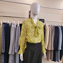 블루페페 NC중앙로 로고 리본 블라우스 212MSC003