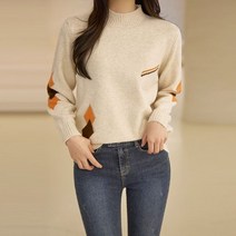 스타일온미 모이닝 다이아 블록 비즈 매치 반하이넥 니트