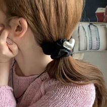 [블링살롱made/국내제작] 1+1 y2k 하이틴 메탈 하트 곱창머리끈 2컬러 세트 방울고무줄 헤어슈슈 포니테일 여성 여아 헤어 팔찌머리끈