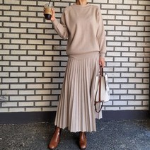 크리스탈쉽 여성 니트 투피스 플리츠 스커트 나그랑 라운드넥 상하 세트 77사이즈 가능