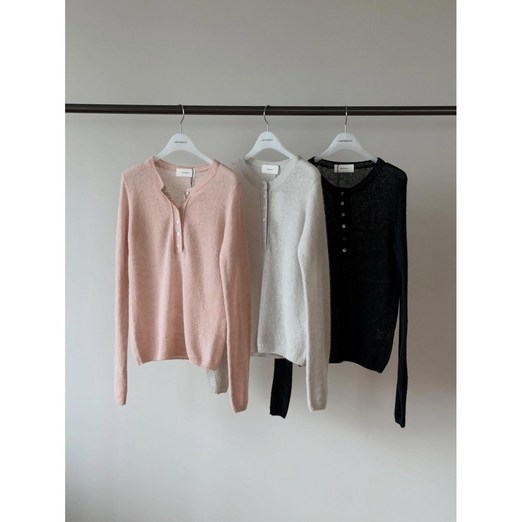 에이미그레이스 알파 버튼 니트