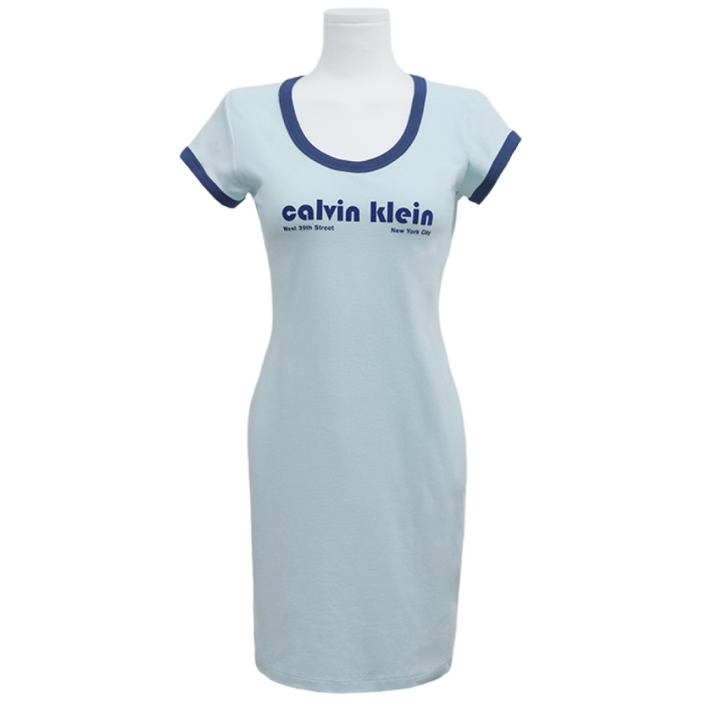 캘빈클라인 SS 피마 코튼 그래픽 로고 스쿱넥 원피스