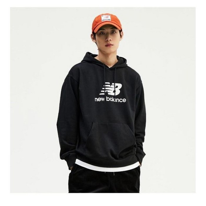 뉴발란스 UNI 스택드 로고 후드티 (SEMI OVER FIT) NBN0E2S031 블랙