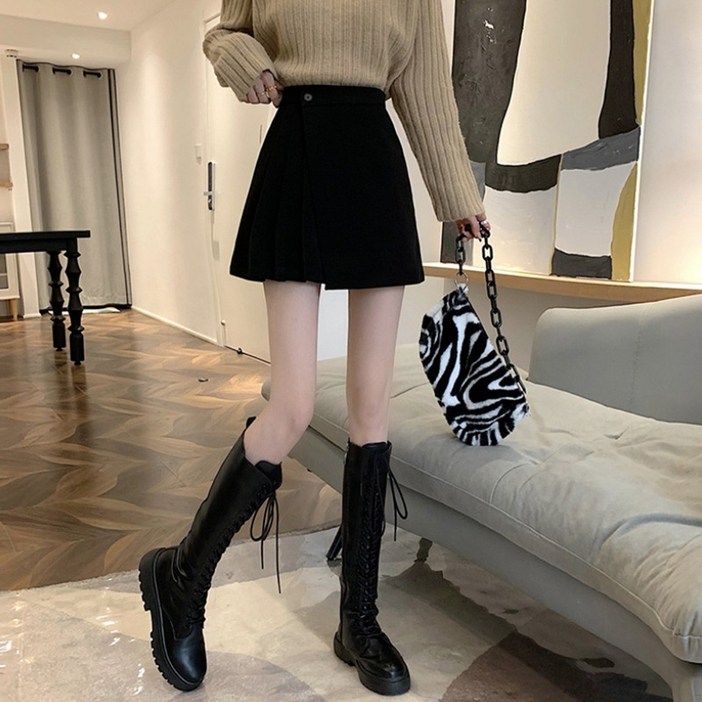 여성 언발란스 A라인 주름 스커트 데일리룩