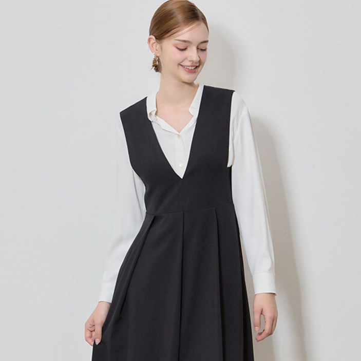 리스트 리스트(LIST)  로맨틱한 브이넥 플리츠 레이어드 원피스 (택가격: 268000원)