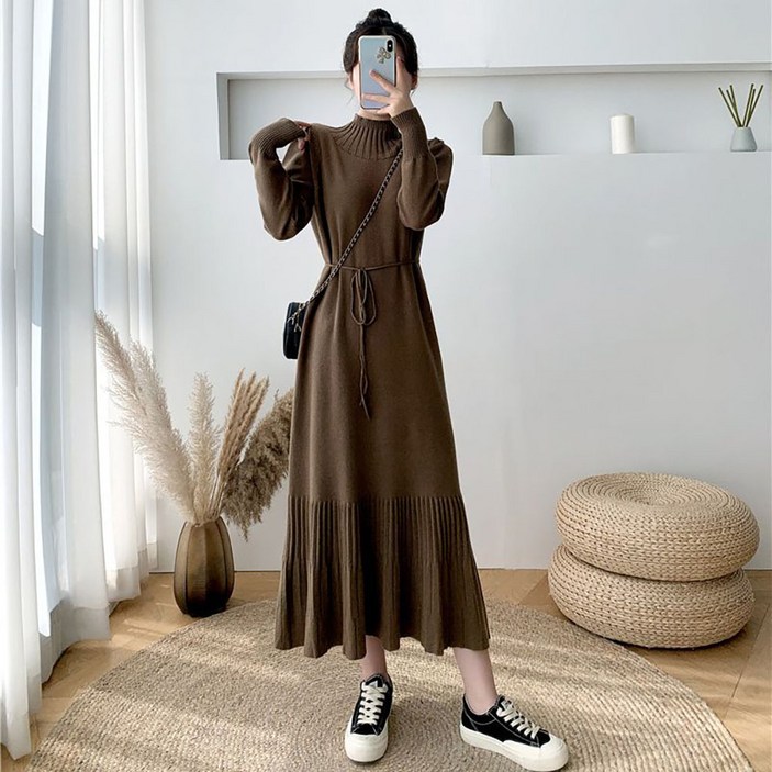 ROYALBELLE 여성 하이넥 단색 니트 허리스트링 플리츠 디테일 롱기장 긴팔 원피스 G0101517