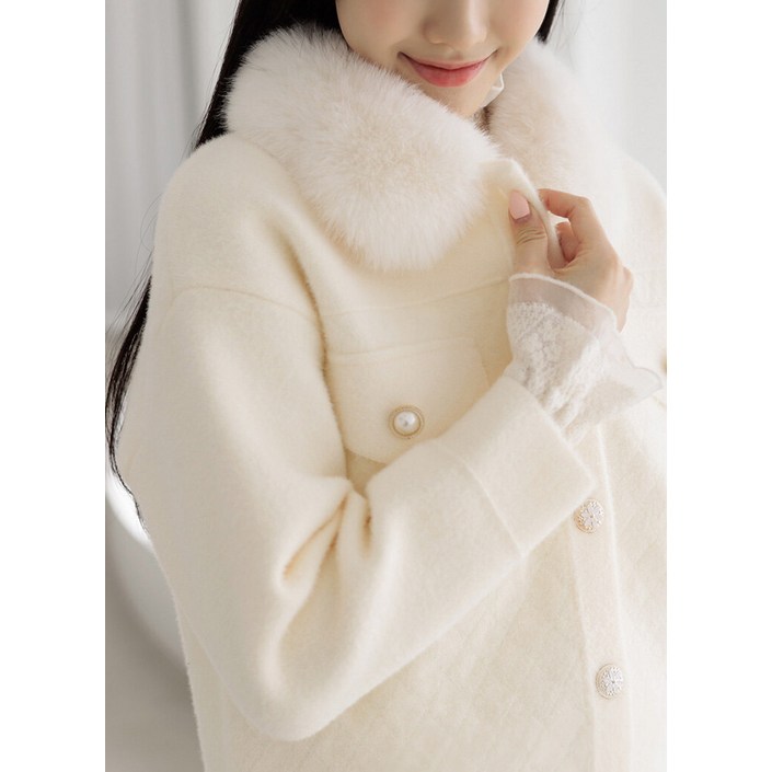 스타일온미 스타일온미  엔디엘 포근 날개사 퍼 카라 쥬얼버튼 니트 가디건 자켓