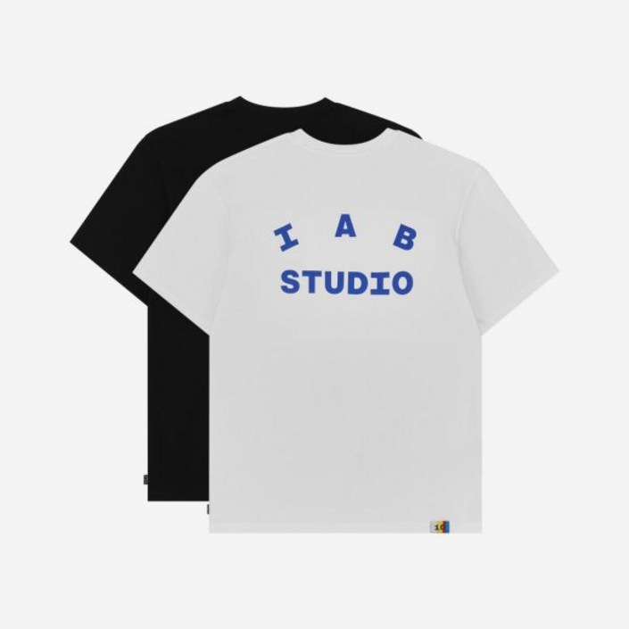IAB Studio 아이앱 스튜디오 반팔티 남자 여자 상의 10주년 티셔츠 팩 화이트 & 블랙 (2개입) 10th Anniversary T-Shirts Pack White Blac