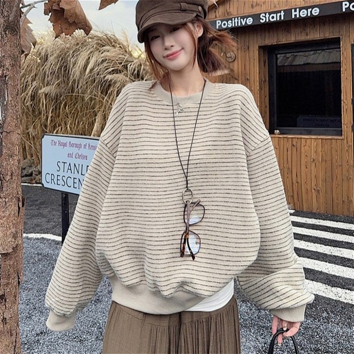 SAHINER 겨울 여성 오버핏 기모안감 스트라이프 맨투맨 BWY67