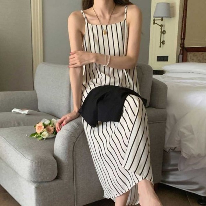 오너클랜 끈조절 나시 롱원피스 세로 스트라이프 A라인 여행룩