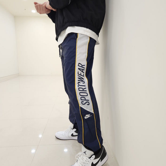 백화점판 나이키 조거팬츠 남성 레터링 우븐 조거 트임 팬츠  2color  NIKE