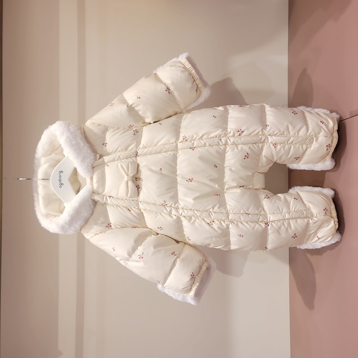 [아가방]강남점 후드넥 디자인의 패턴 다운우주복 / 오리털 충전재로 보온성이 우수한 우주복 아우터