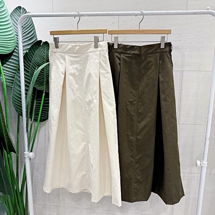 에잇컨셉 플레어 탄탄 양맞주름 롱 스커트 (C25J1FSK005BC0)