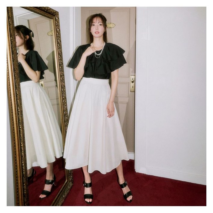 베스띠벨리 핀턱 플레어 스커트 BISAE2323