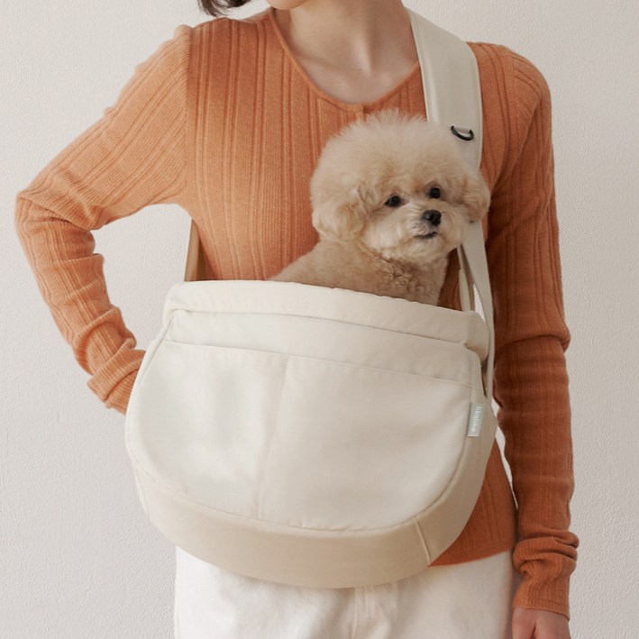 리카리카 강아지 확장형 이동가방 튼튼 반달 슬링백, 크림