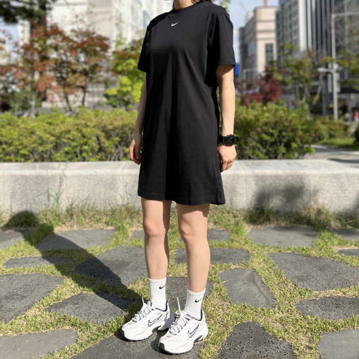 나이키 BONW 여성 반팔 원피스 롱 티셔츠 에센셜 여자 데일리 롱티 스우시 루즈핏 드레스 블랙 나이키 BONW 여성 반팔 원피스 롱 티셔츠 에센셜 여자 데일리 롱티 스우시 루즈핏 드레스 블랙