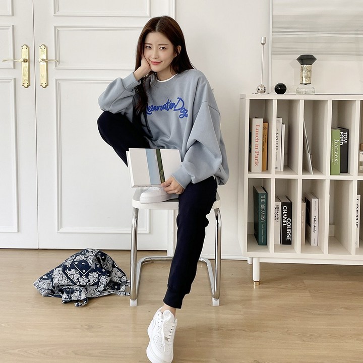 토마토팩토리 국내생산남녀공용 데일리 오버핏 라운드 기모 맨투맨 티셔츠 무지백베어장미곰영문레터링