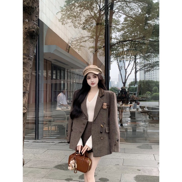발란한 브라운 색상의 여성 투피스