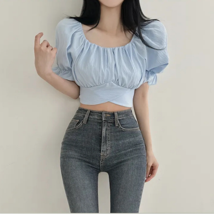로엘란 뒷리본 스퀘어넥 퍼프소매 크롭 블라우스 RC70 로엘란 뒷리본 스퀘어넥 퍼프소매 크롭 블라우스 RC70