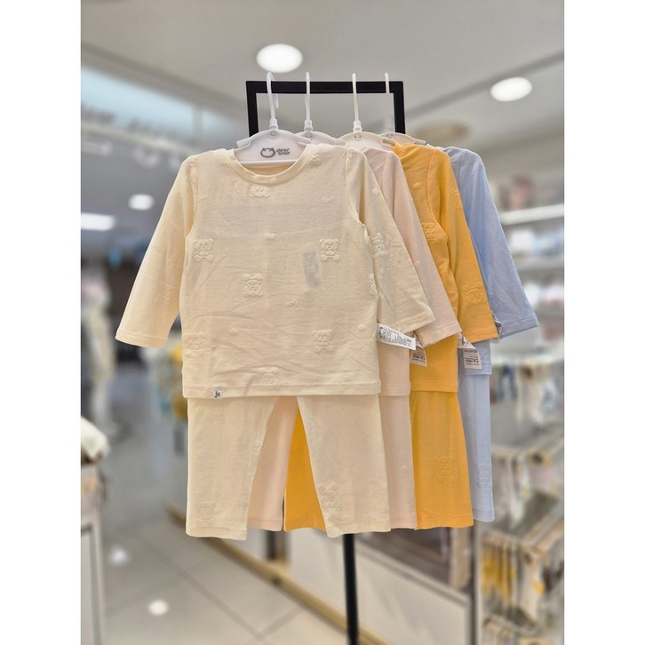 동아쇼핑점아가방 봄가을겨울 유아 남아여아쌍둥이 무형광 긴팔내의 실내복 일상복 얇고 부드러운 히트텍 활동감좋은 스판감 보들보들  후회하지않을거예요 스무디하트웜내의